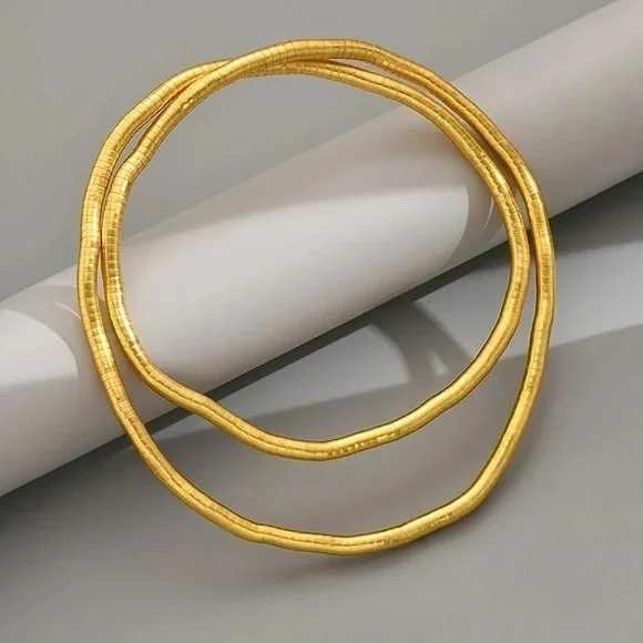 Elegant Gold Choker Necklace - Picture 2 of 4